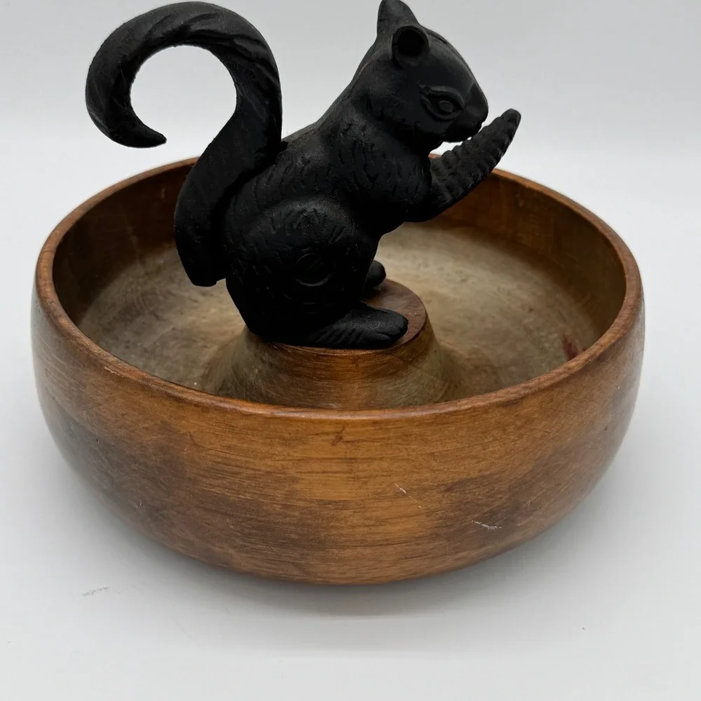 Vintage Cast Iron Mechanical Squirrel Nutcracker Turned Wood Walnut Bowl 8
